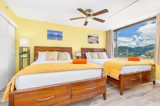 Bedroom with 2 Queen beds Bedroom with 2 Queen beds