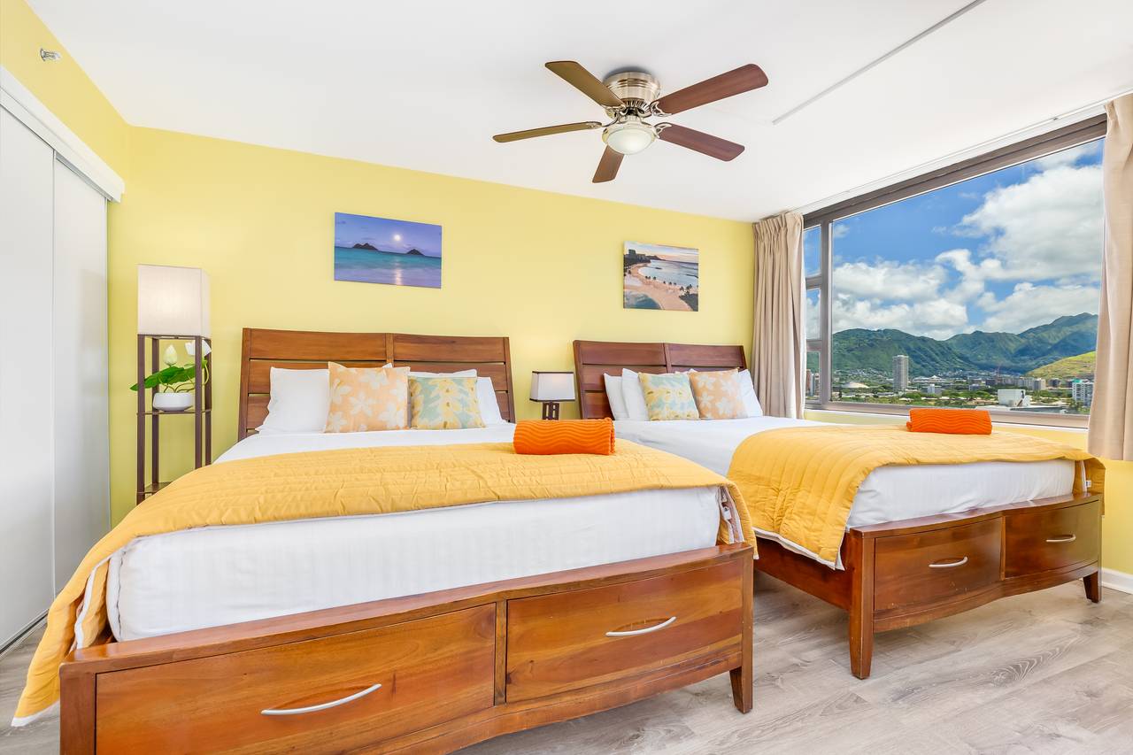 Bedroom with 2 Queen beds Bedroom with 2 Queen beds