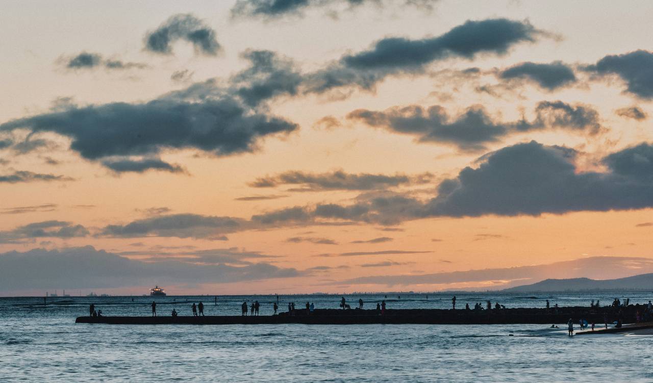 Another beautiful sunset in Waikiki Beach Another beautiful sunset in Waikiki Beach