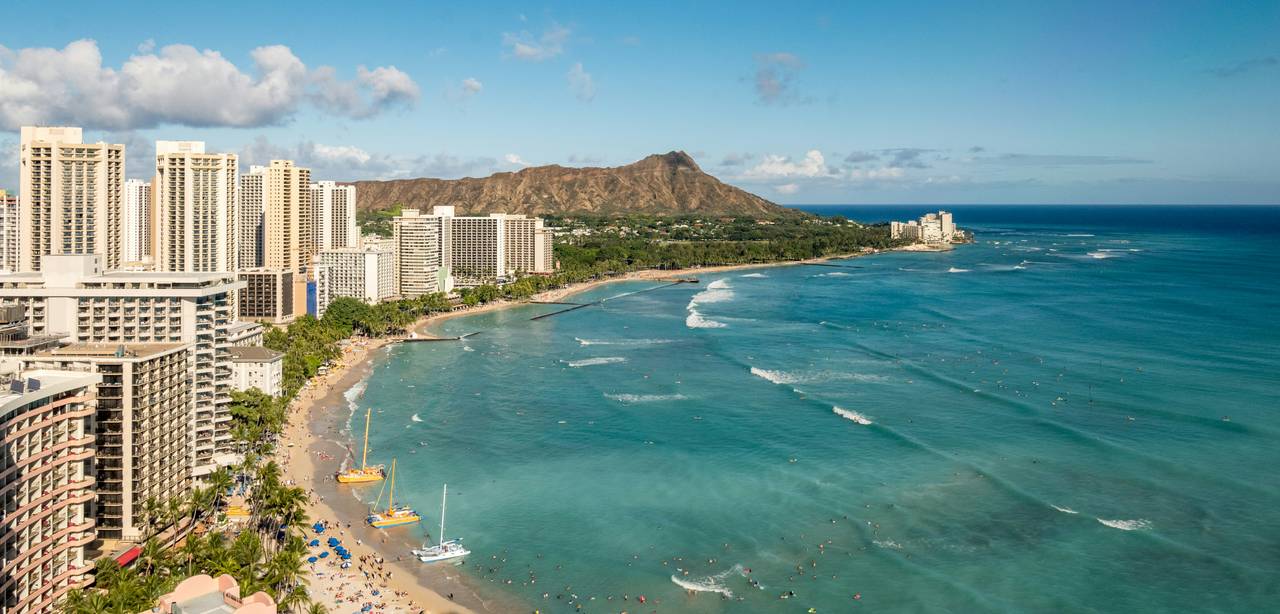Diamond Head and the beach Diamond Head and the beach