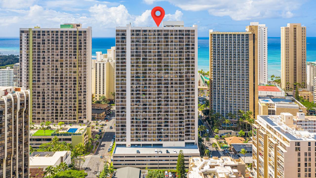 Waikiki Banyan building Waikiki Banyan building