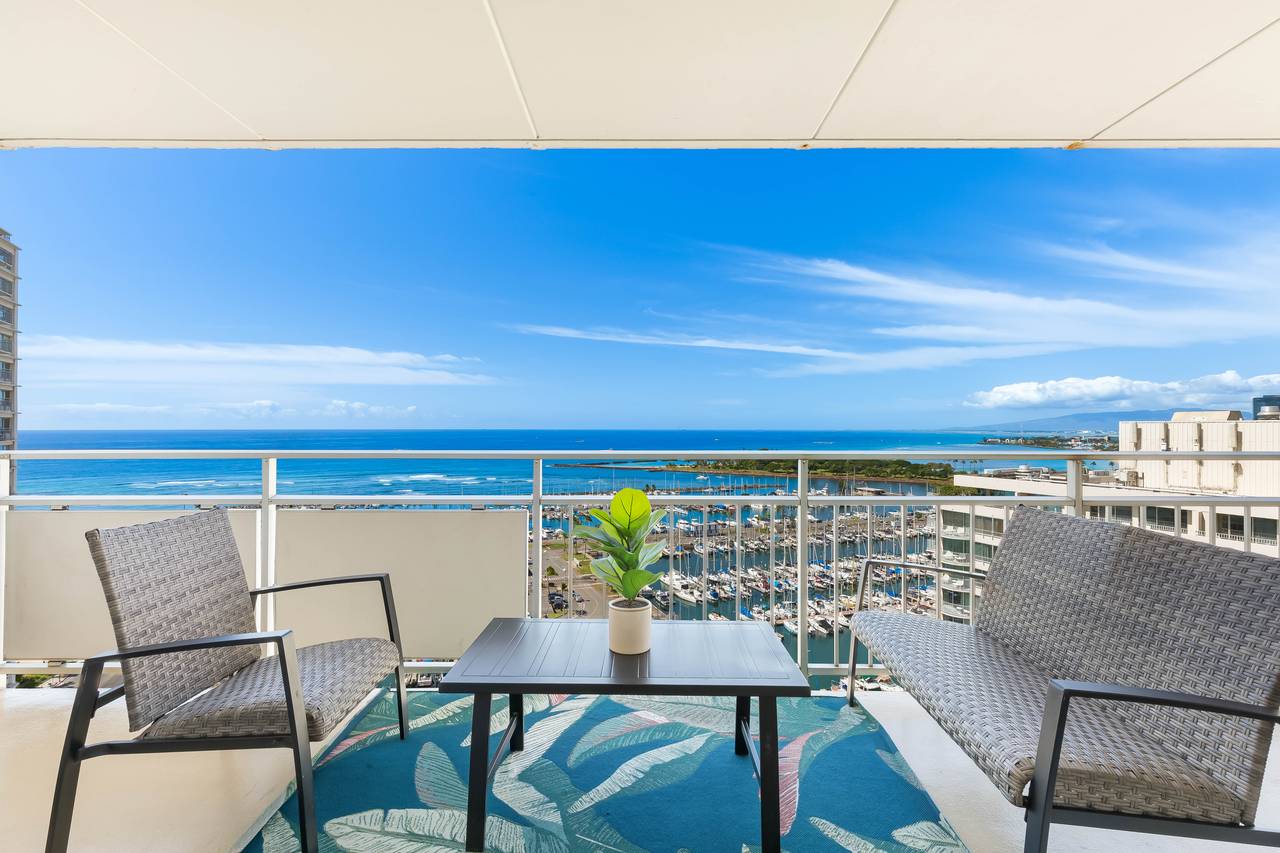 Stunning ocean view from the 19th floor Stunning ocean view from the 19th floor