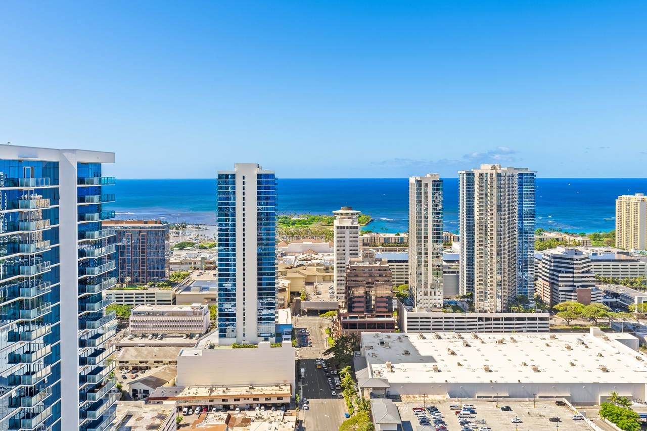 Experience breathtaking ocean views from the penthouse Experience breathtaking ocean views from the penthouse