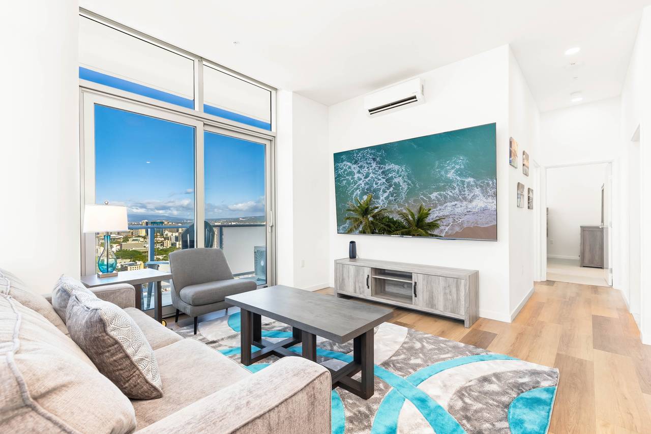 Relax in the living room and enjoy your favorite shows Relax in the living room and enjoy your favorite shows