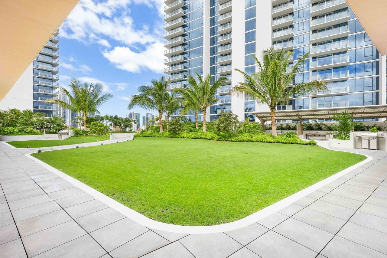 Lush green spaces throughout the building Lush green spaces throughout the building