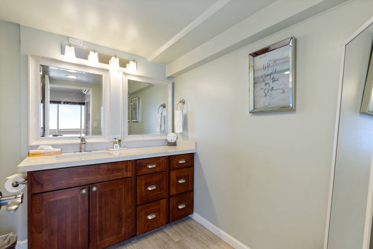 Convenient guest bathroom Convenient guest bathroom