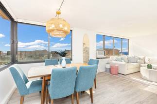 Comfortable dining table for six Comfortable dining table for six