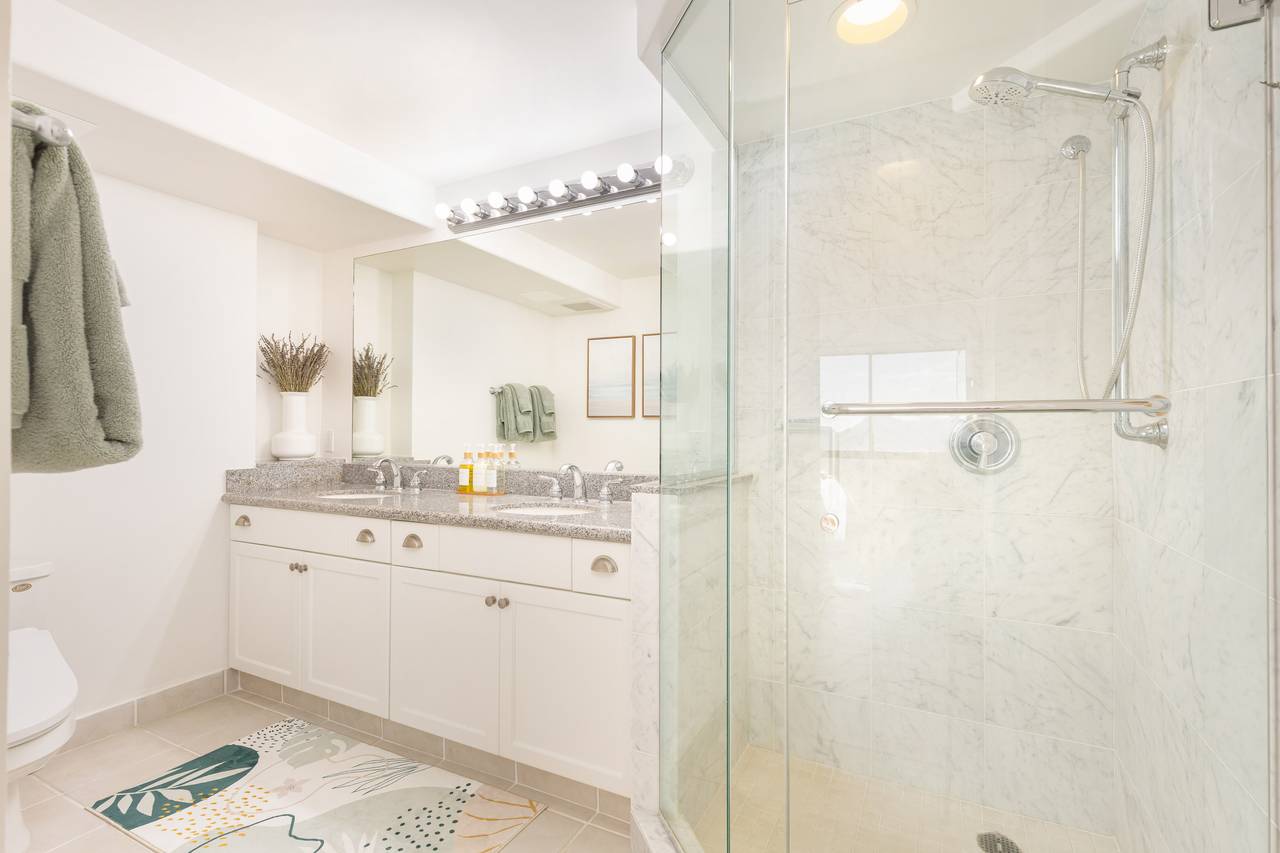 Stylish, fully renovated bathroom Stylish, fully renovated bathroom