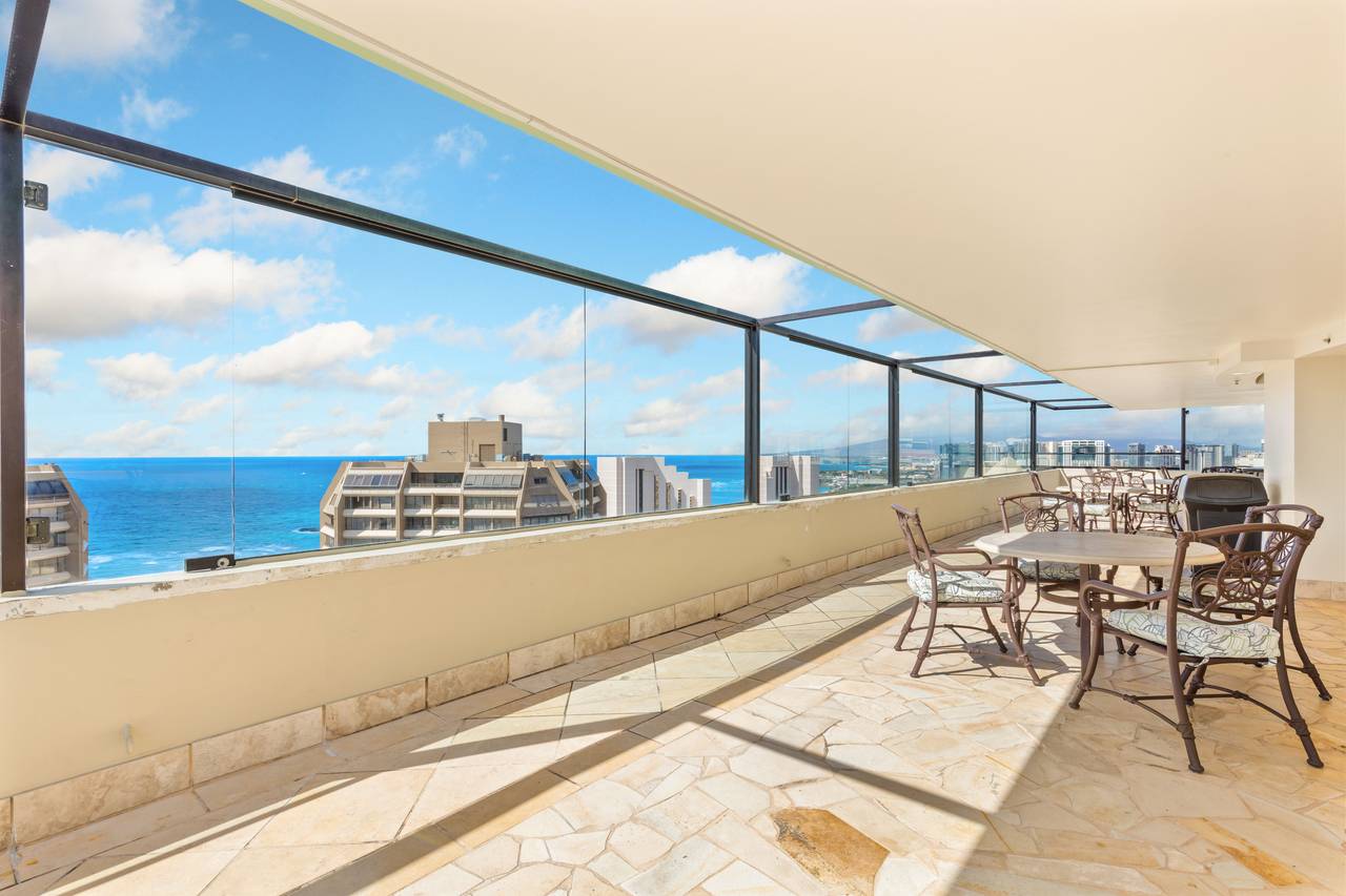 Rooftop with panoramic views Rooftop with panoramic views