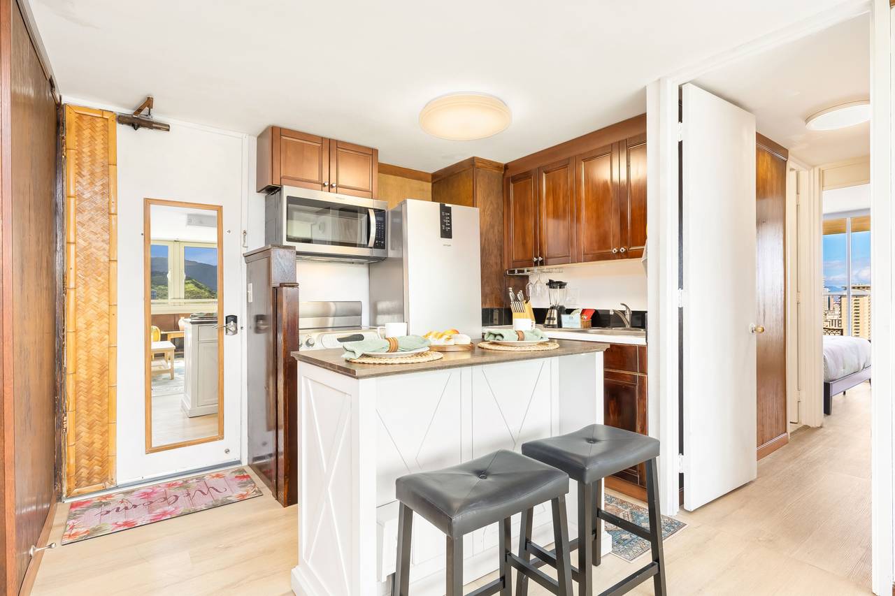 A seamless entry into your cozy island home A seamless entry into your cozy island home
