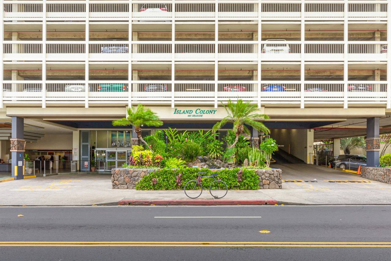 Your Hawaiian getaway starts here Your Hawaiian getaway starts here