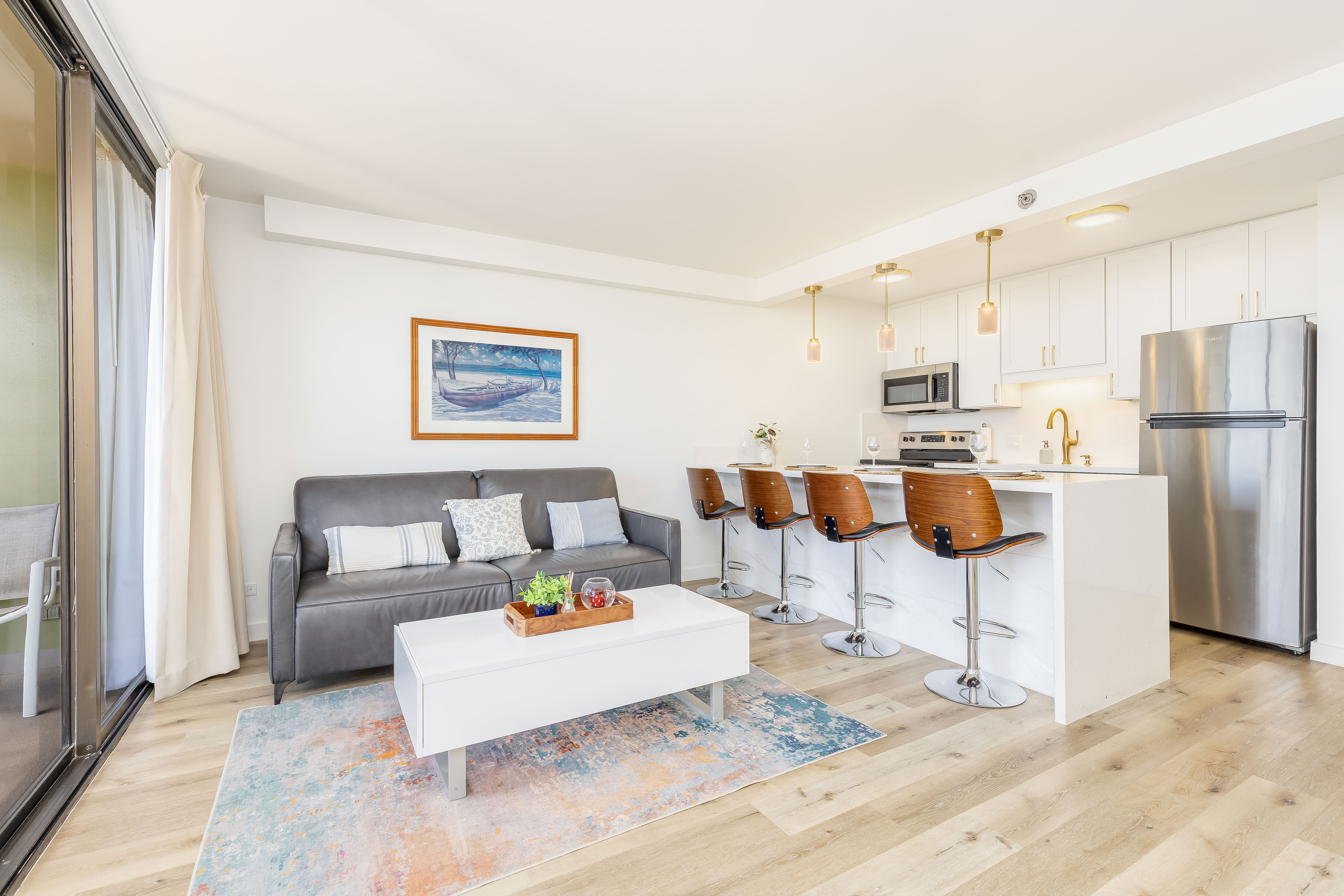 Bright & Airy Space to Enjoy Your Island Getaway