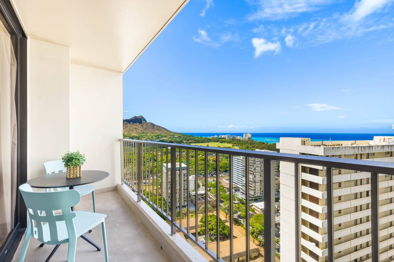 Your Private Lanai with Stunning Diamond Head Views Your Private Lanai with Stunning Diamond Head Views
