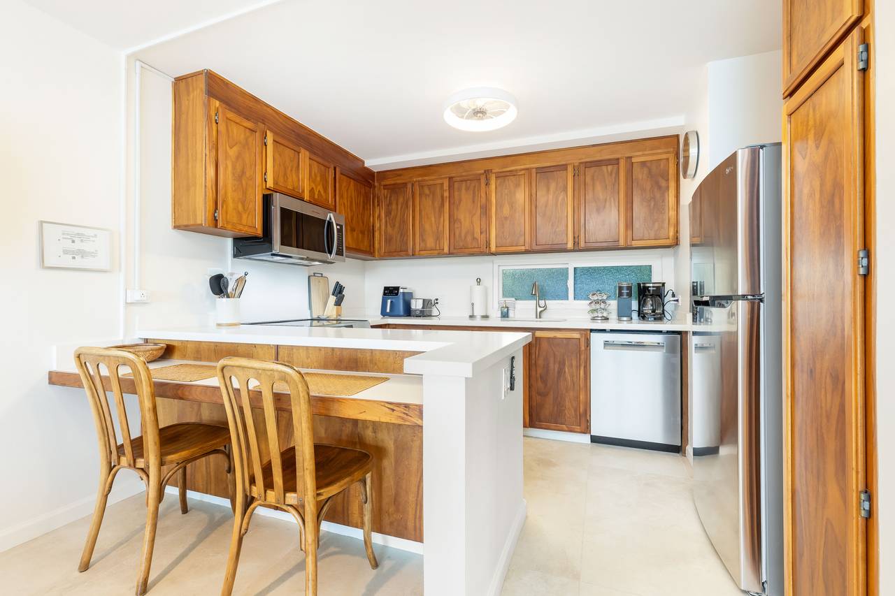 Gather around the kitchen island for meals and memories Gather around the kitchen island for meals and memories
