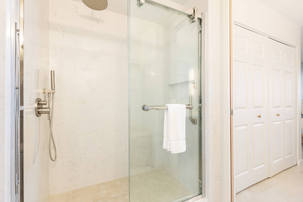Refresh in the beautifully renovated shower Refresh in the beautifully renovated shower