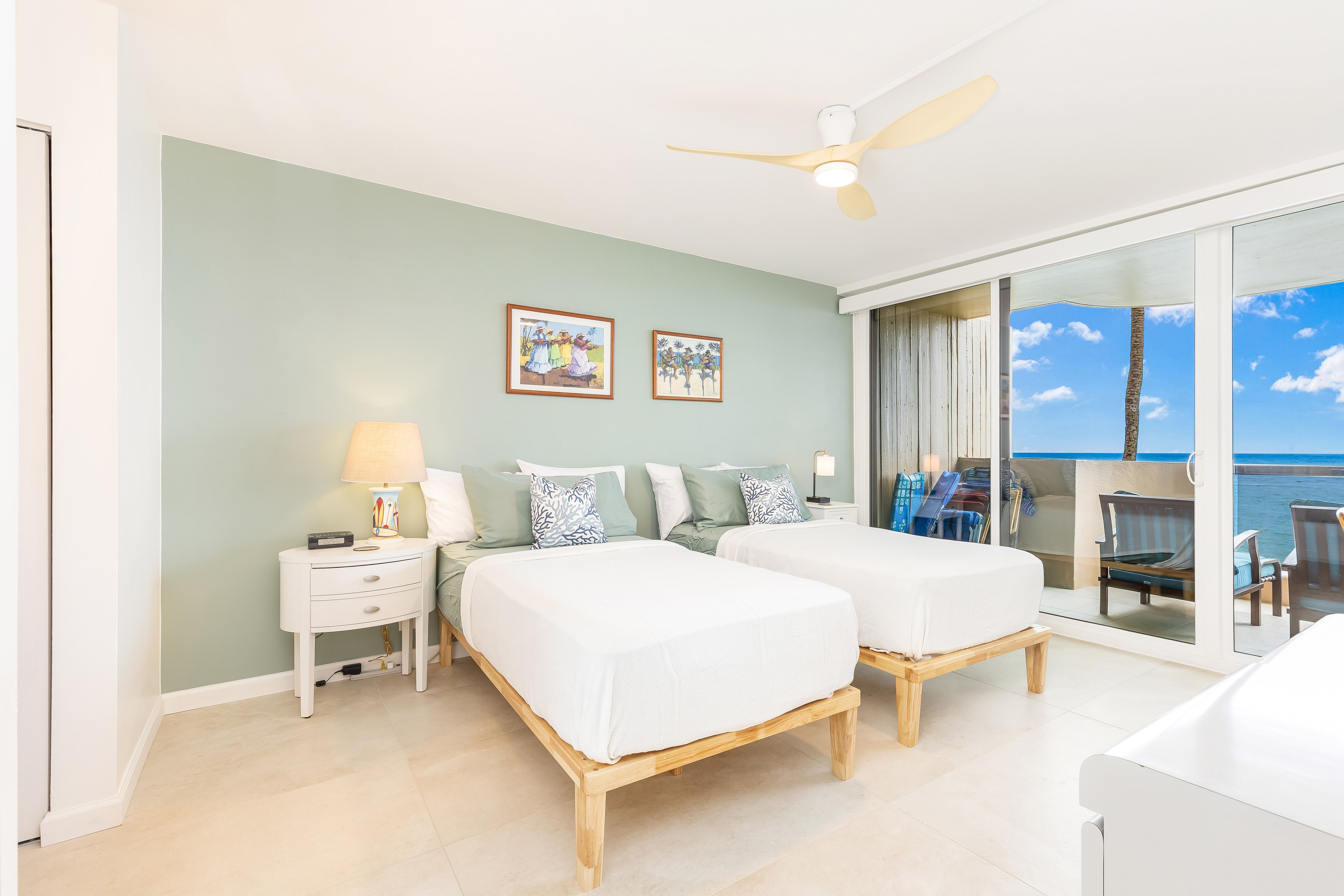 Choose a king bed or two twins for your stay