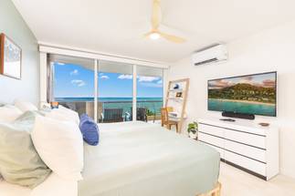Wake up to beautiful ocean views from your king bed Wake up to beautiful ocean views from your king bed