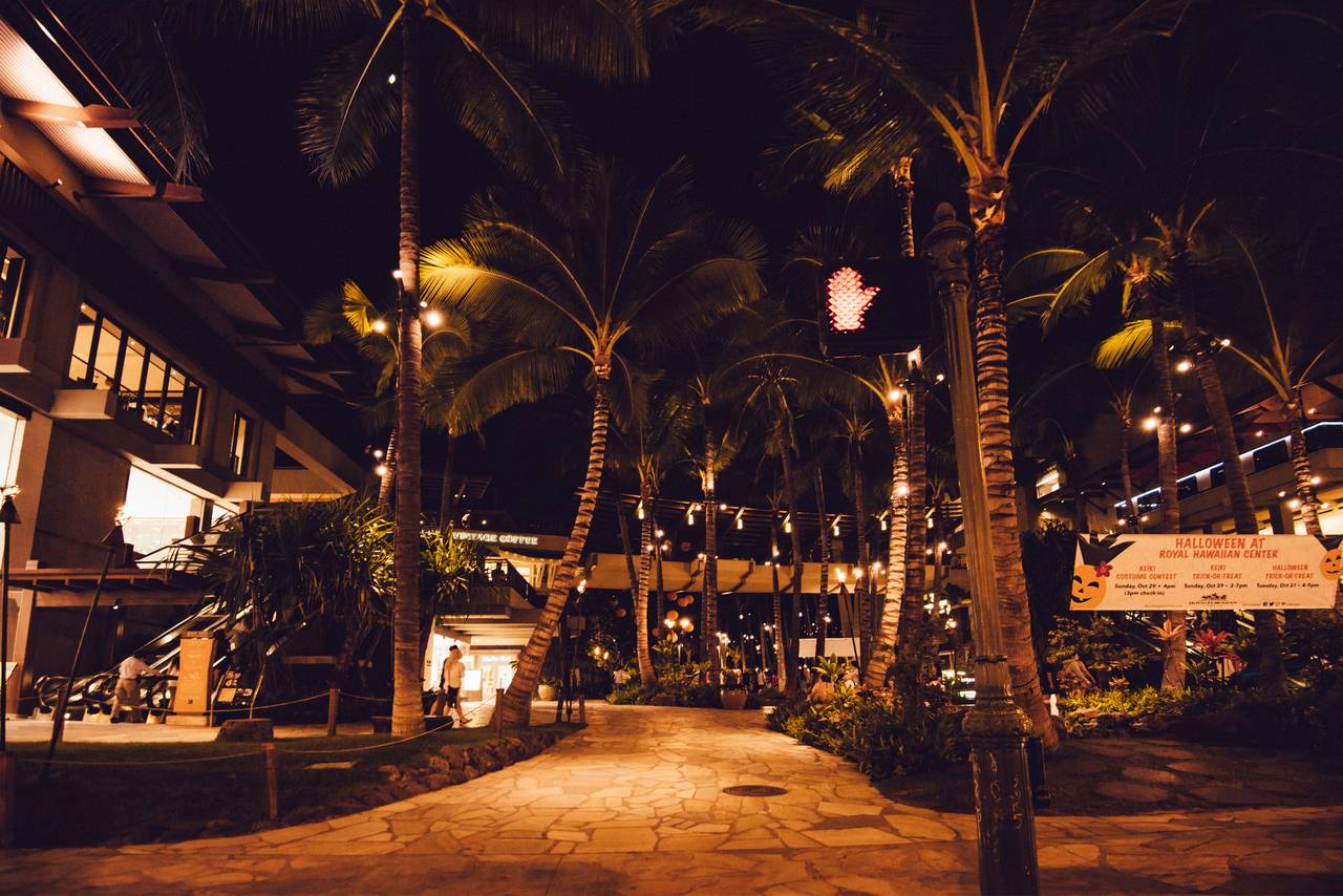 Luxury Shopping at the Royal Hawaiian Center Luxury Shopping at the Royal Hawaiian Center