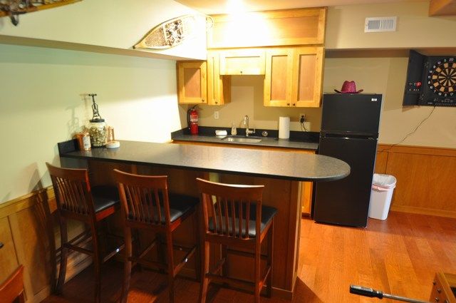 Wet Bar with a Full Fridge!