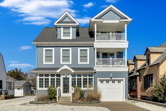 ☆ Creative Garage　SeaSide 44 C Street | Arthur Rue Agency