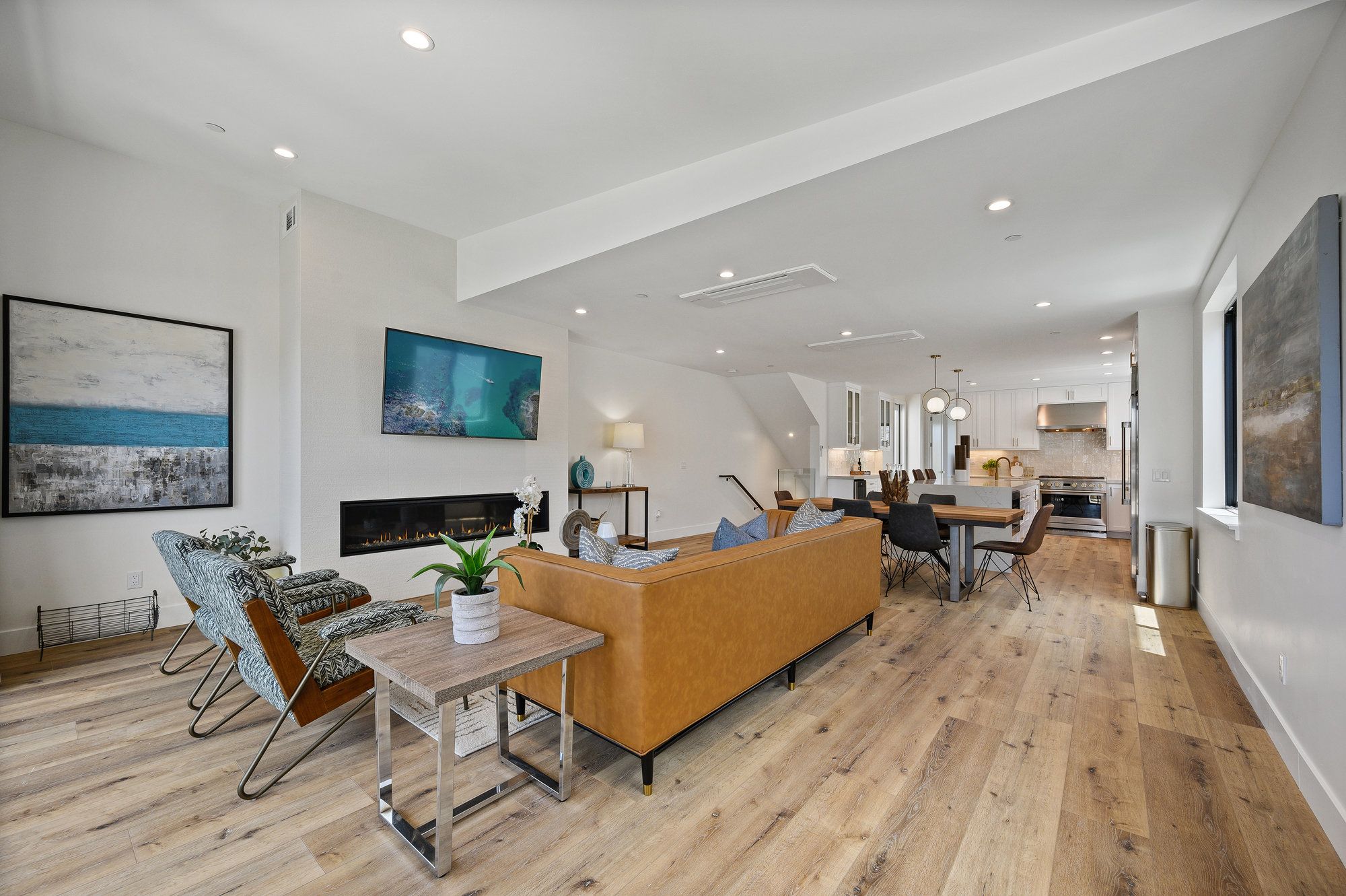 ENC815 Harcourts Avanti Vacation Rentals