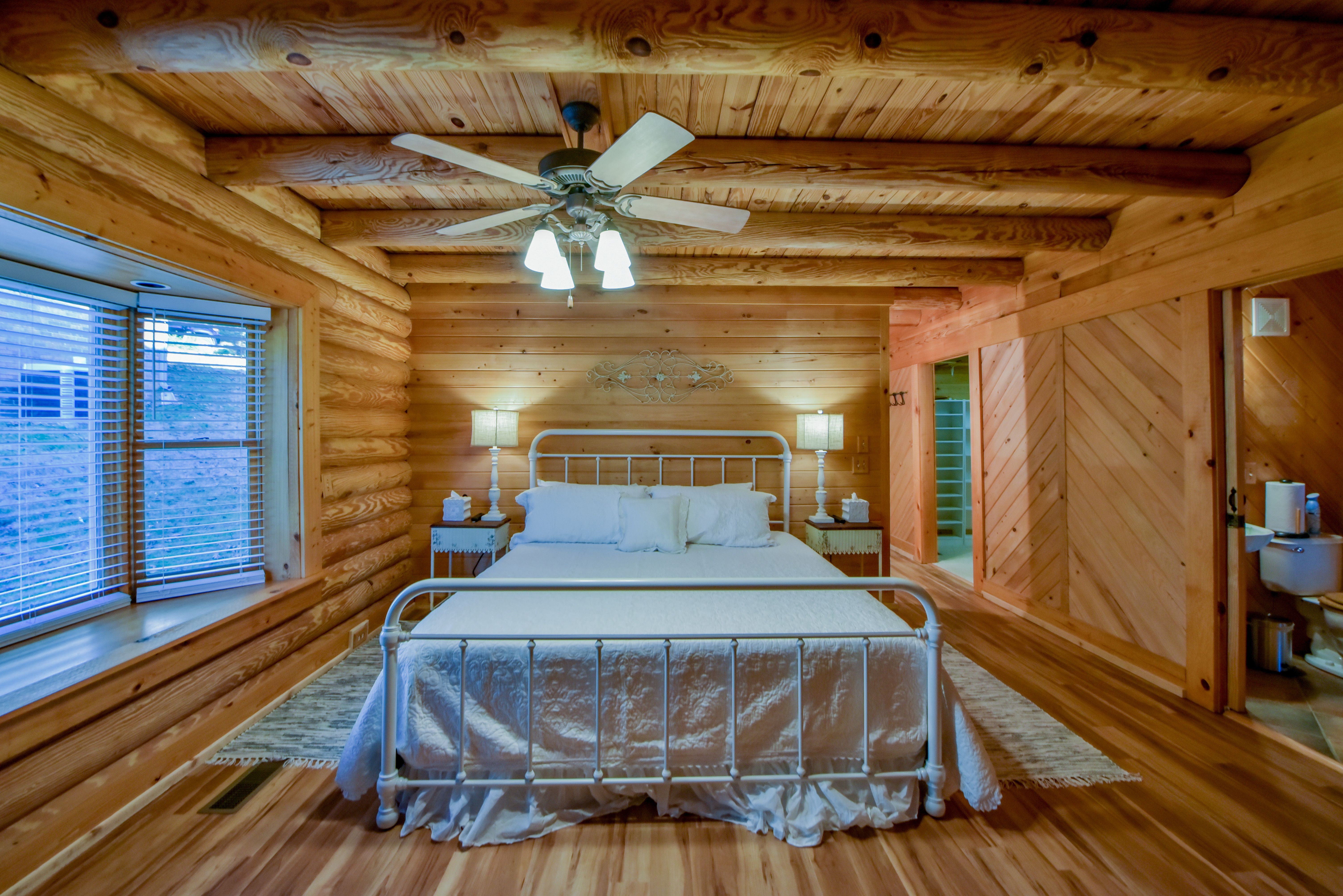 Crimson Lake Cabin | Bama Bed And Breakfast