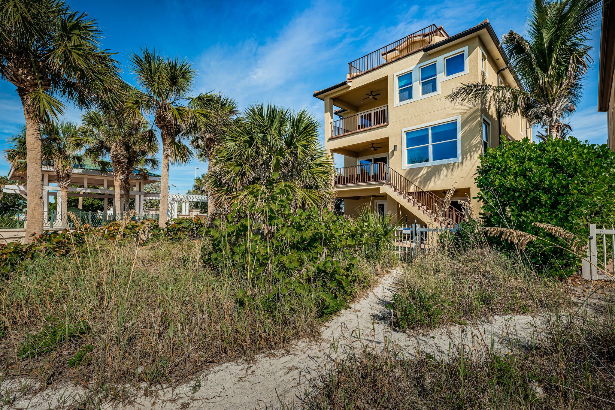 Experience Ultimate Relaxation: Serenity Beach Vacation Rentals in the USA