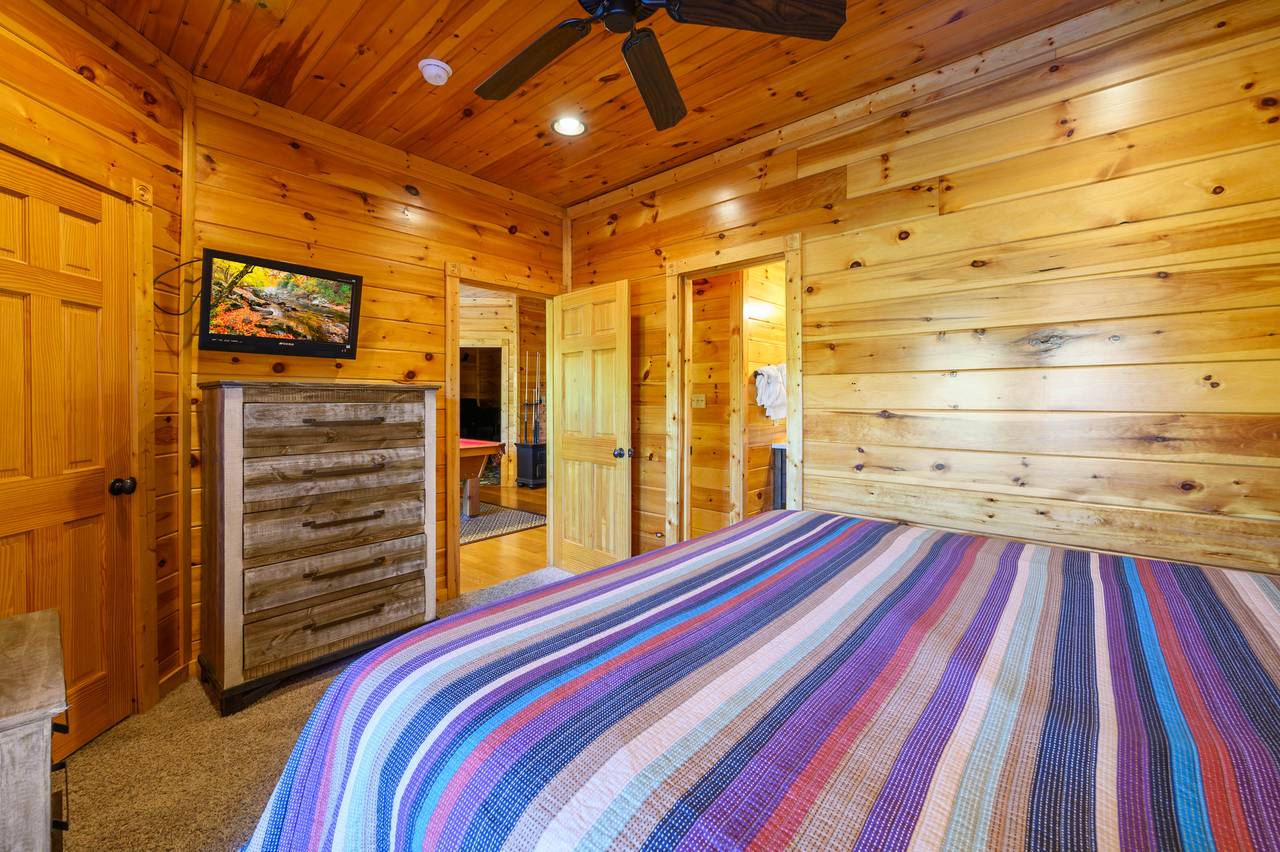King Bedroom with Flat Screen TV King Bedroom with Flat Screen TV