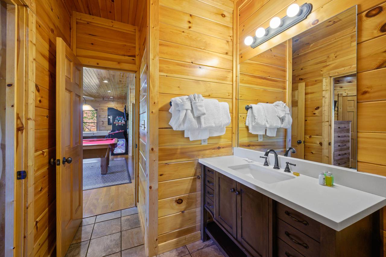 Full Bath Full Bath