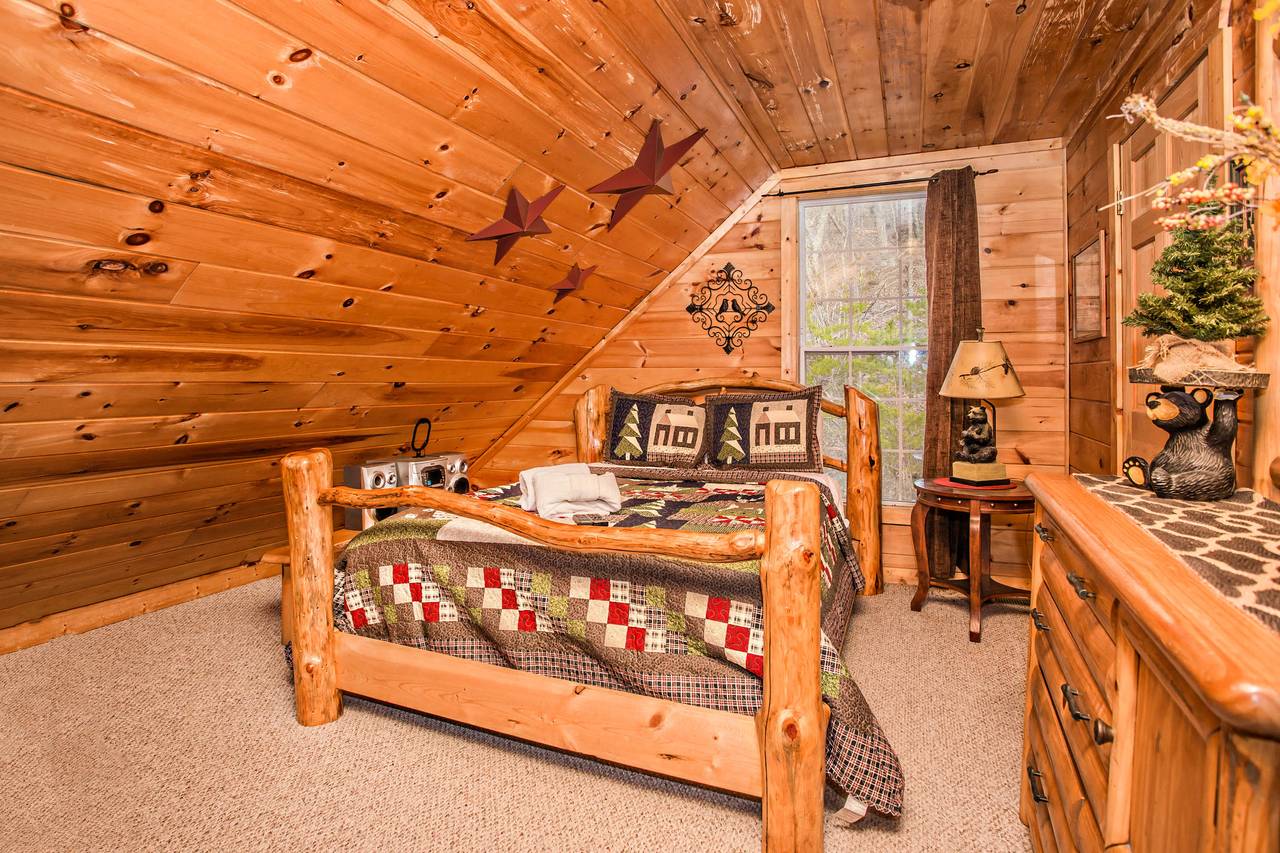Bedroom 2 has an ensuite full bathroom Bedroom 2 has an ensuite full bathroom