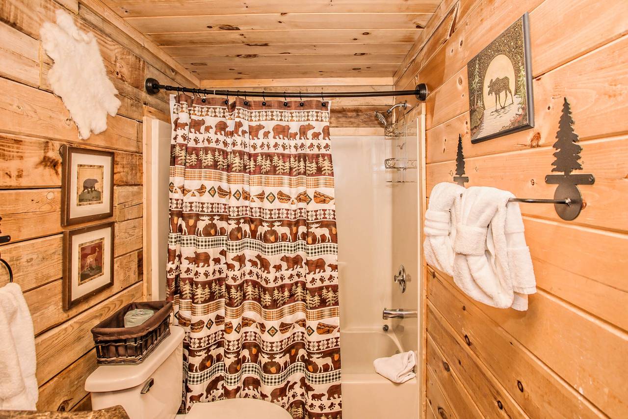 Lower level full bathroom with tub/shower combo Lower level full bathroom with tub/shower combo