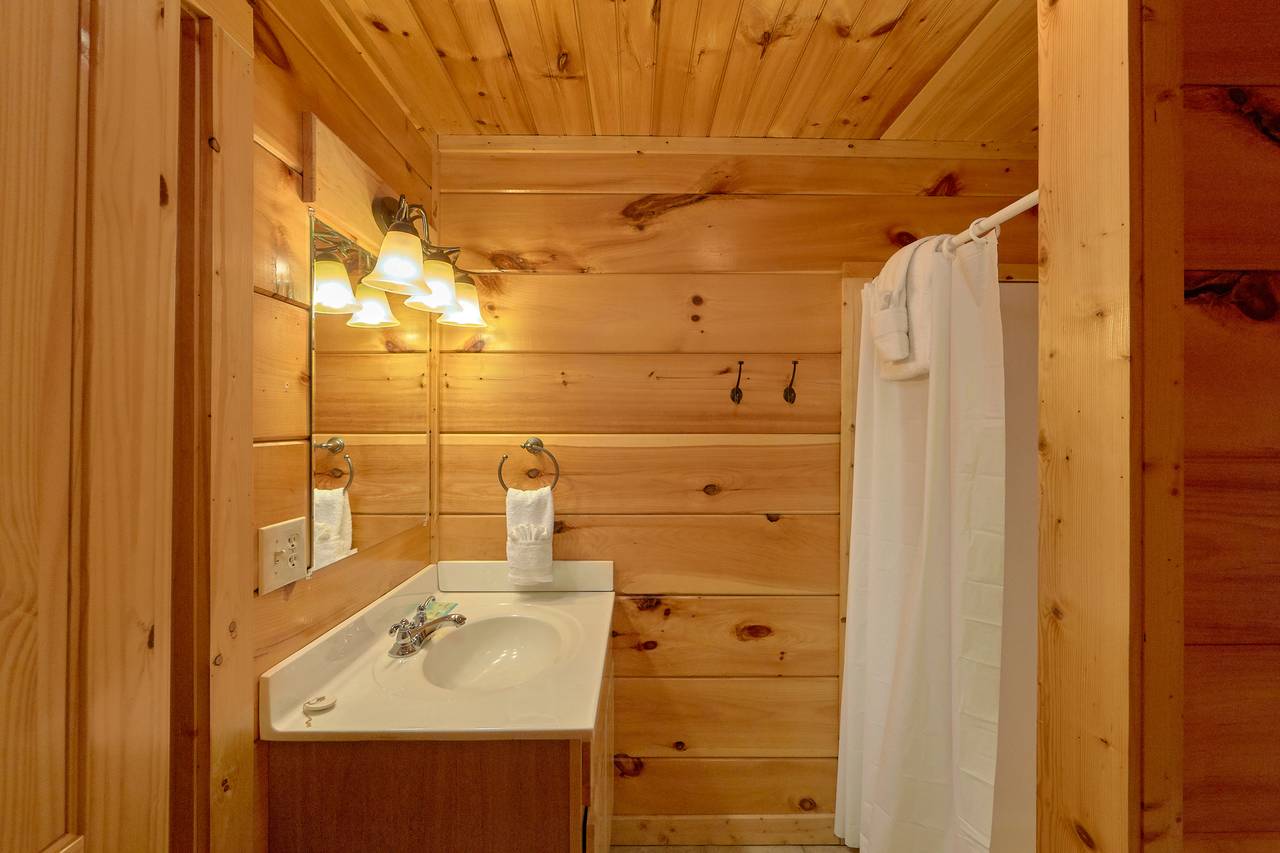 Full bathroom 4 Full bathroom 4