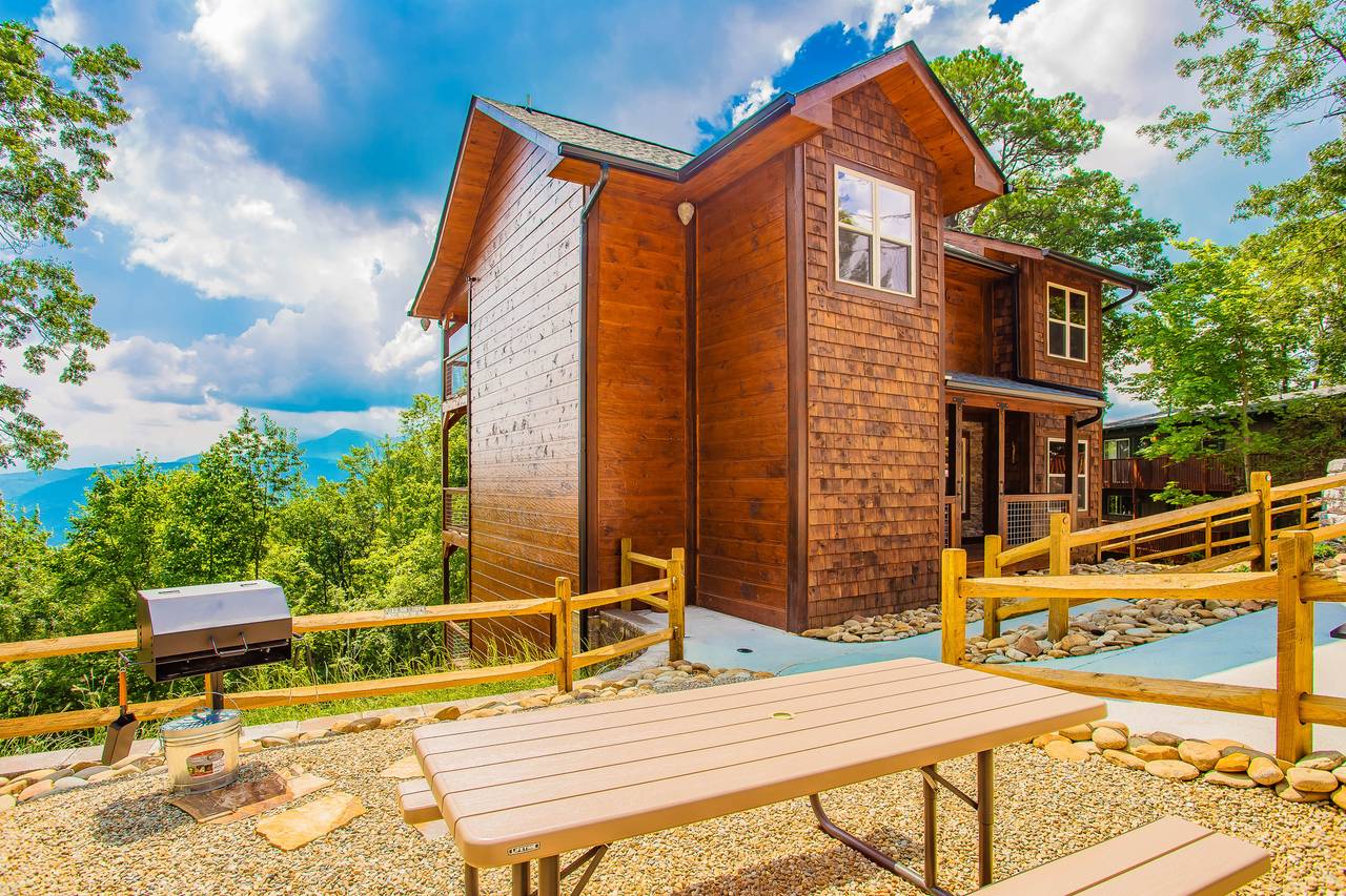 <span class="name">Enjoy the gorgeous views of the Smoky Mountains while having a p</span> <span class="name">Enjoy the gorgeous views of the Smoky Mountains while having a p</span>