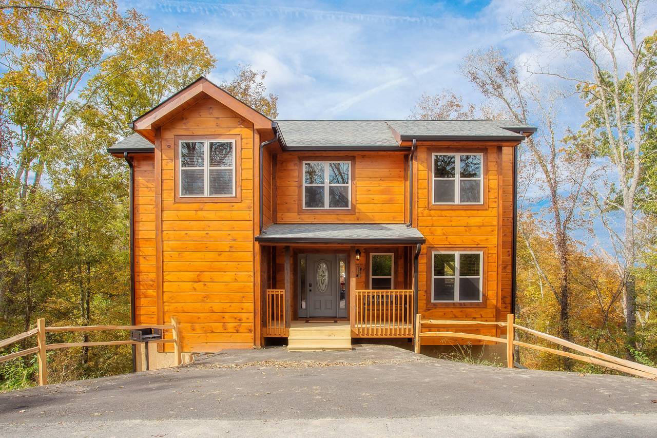 Private Cabin with Resort Amenities Private Cabin with Resort Amenities