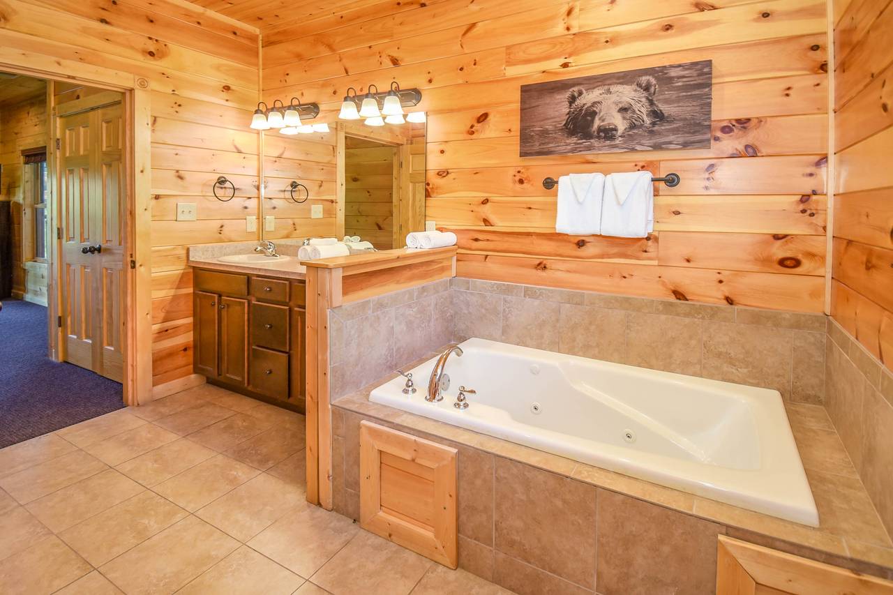Bathroom w/Jacuzzi Tub 9 Bathroom w/Jacuzzi Tub 9