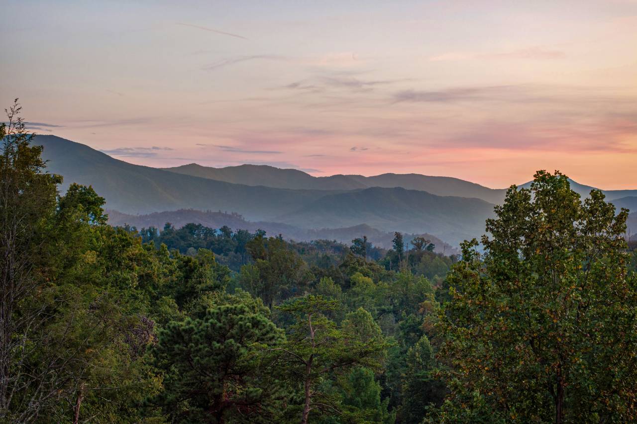Views of the Smoky Mountains Views of the Smoky Mountains