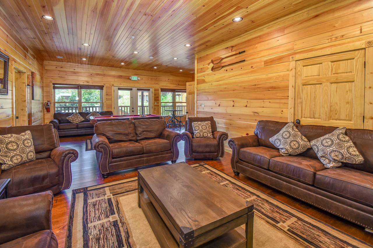 Theater w/Large Screen and Couches Theater w/Large Screen and Couches