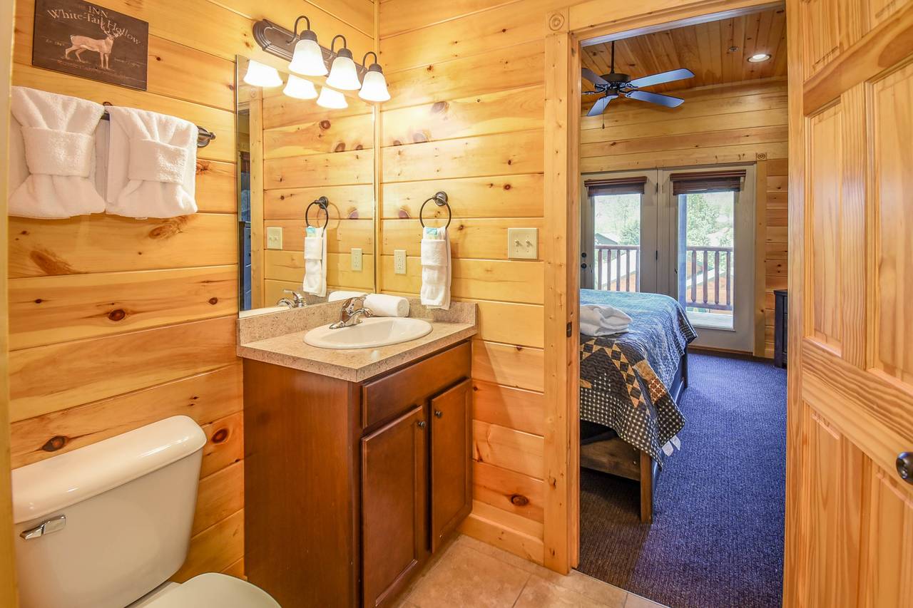En-Suite Bathroom En-Suite Bathroom