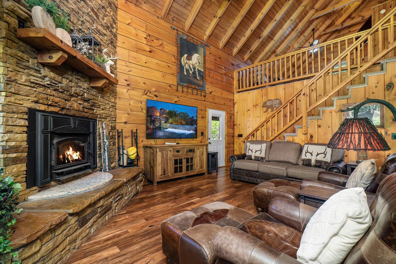 Vaulted ceilings and plush seating for ultimate comfort Vaulted ceilings and plush seating for ultimate comfort