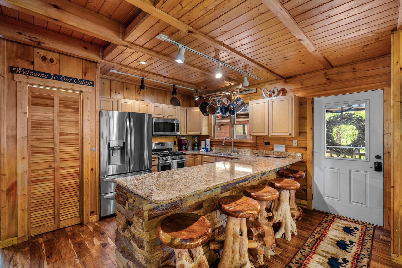 Cook, dine, and gather in this open-concept kitchen Cook, dine, and gather in this open-concept kitchen