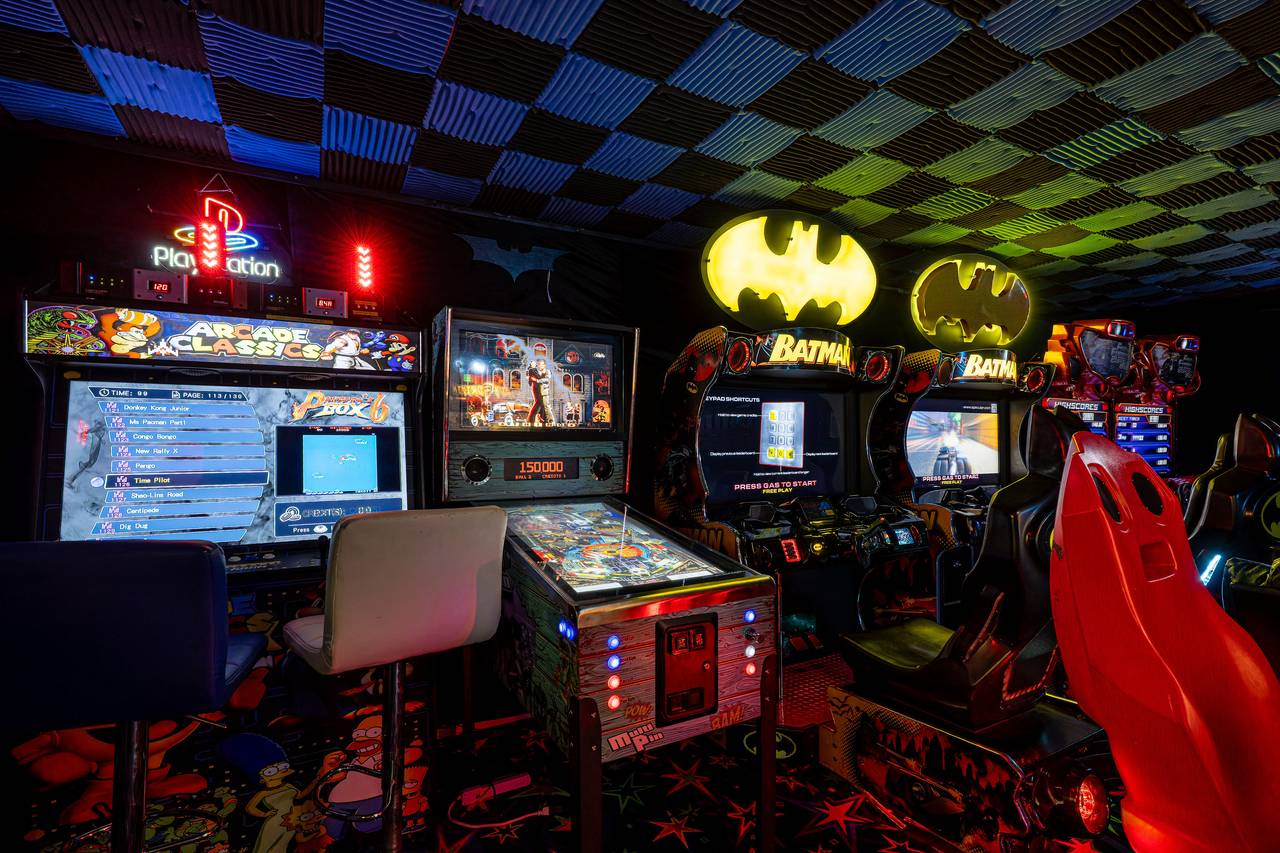 Endless arcade classics from Pac-Man to Mortal Kombat Endless arcade classics from Pac-Man to Mortal Kombat