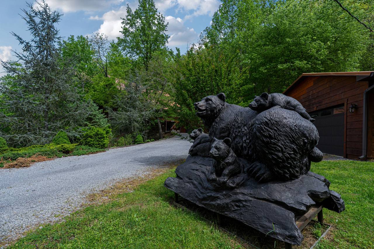 Welcome to Rocky Stream Lodge offered by Bear Tracts! Welcome to Rocky Stream Lodge offered by Bear Tracts!