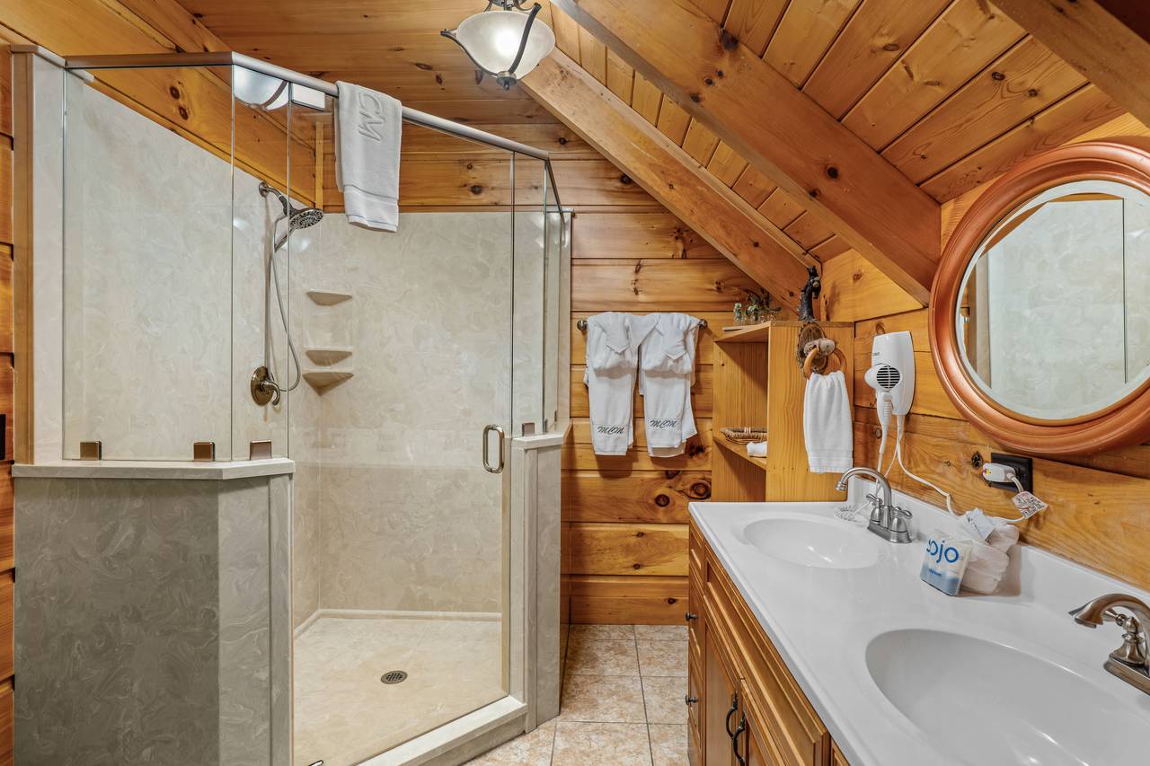 Convenient upper bath with standing shower and storage Convenient upper bath with standing shower and storage