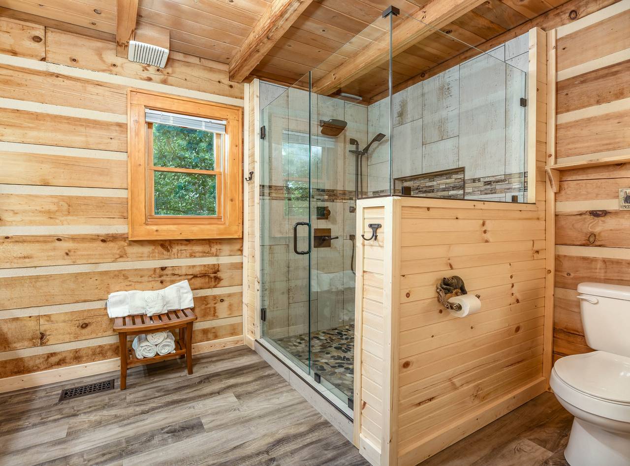 Vertical Jetted Shower Vertical Jetted Shower