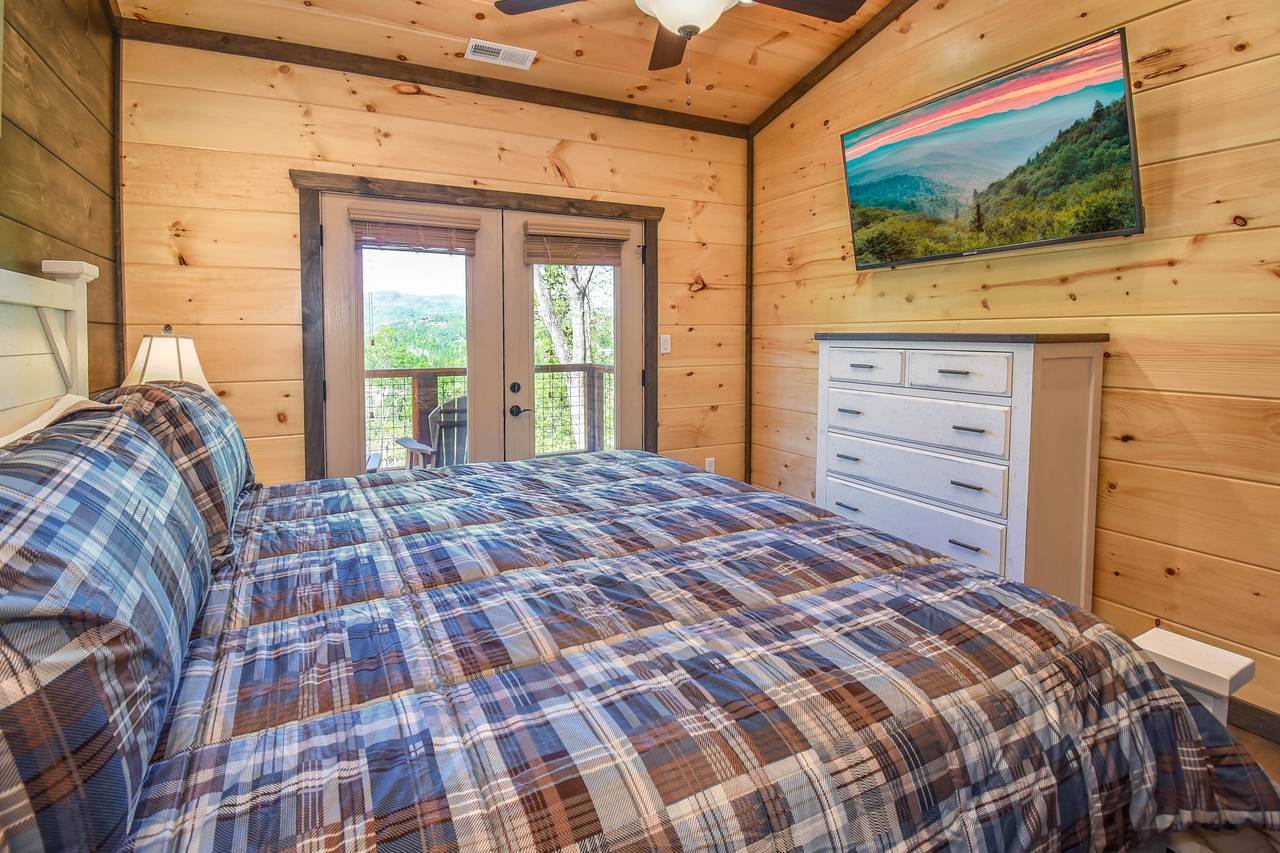 Upper-level king bedroom with private en-suite bath (3) & deck Upper-level king bedroom with private en-suite bath (3) & deck