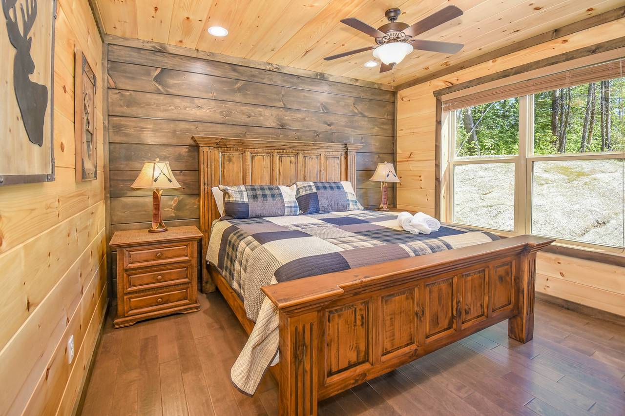 King bedroom with private en-suite bath on entry-level (1) King bedroom with private en-suite bath on entry-level (1)