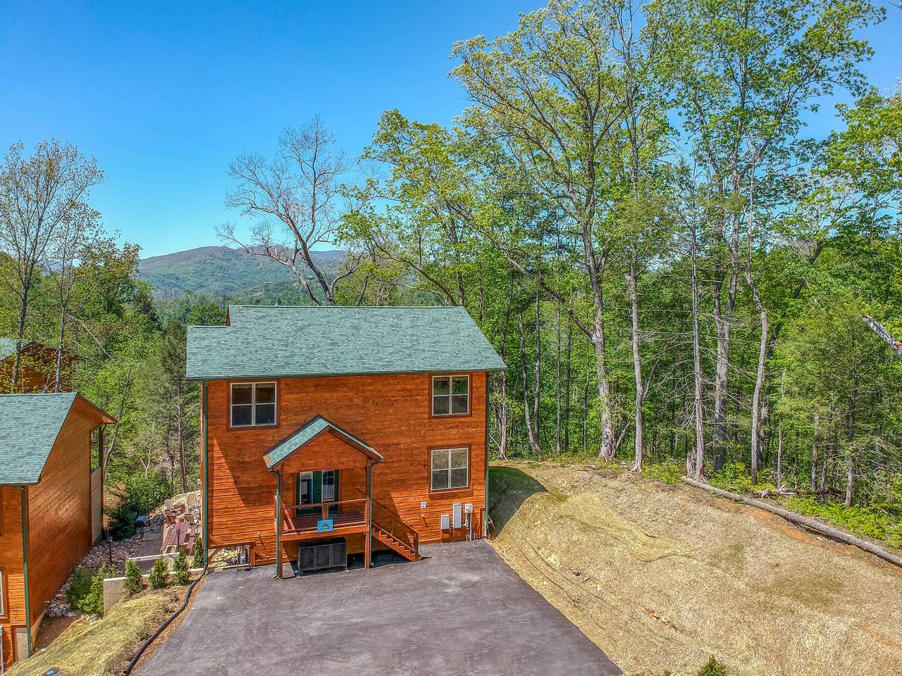 Welcome to Gatlinburg Overlook, offered by Bear Tracts Welcome to Gatlinburg Overlook, offered by Bear Tracts