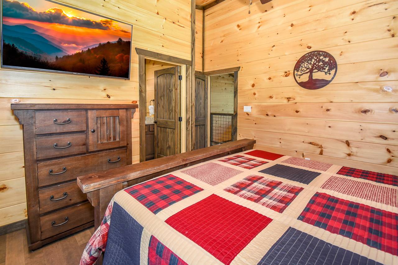 Upper-level king bedroom with private en-suite bath (2) Upper-level king bedroom with private en-suite bath (2)