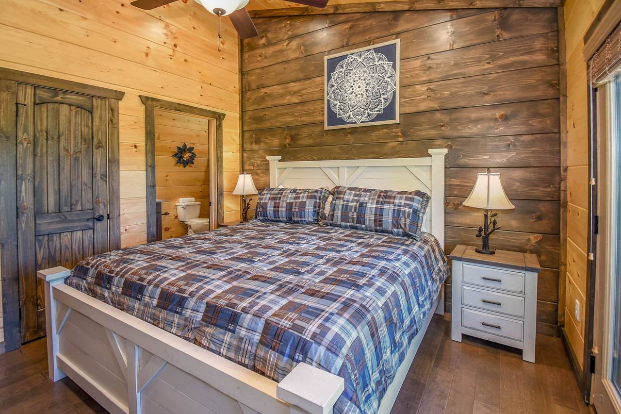 Upper-level king bedroom with private en-suite bath (3) Upper-level king bedroom with private en-suite bath (3)