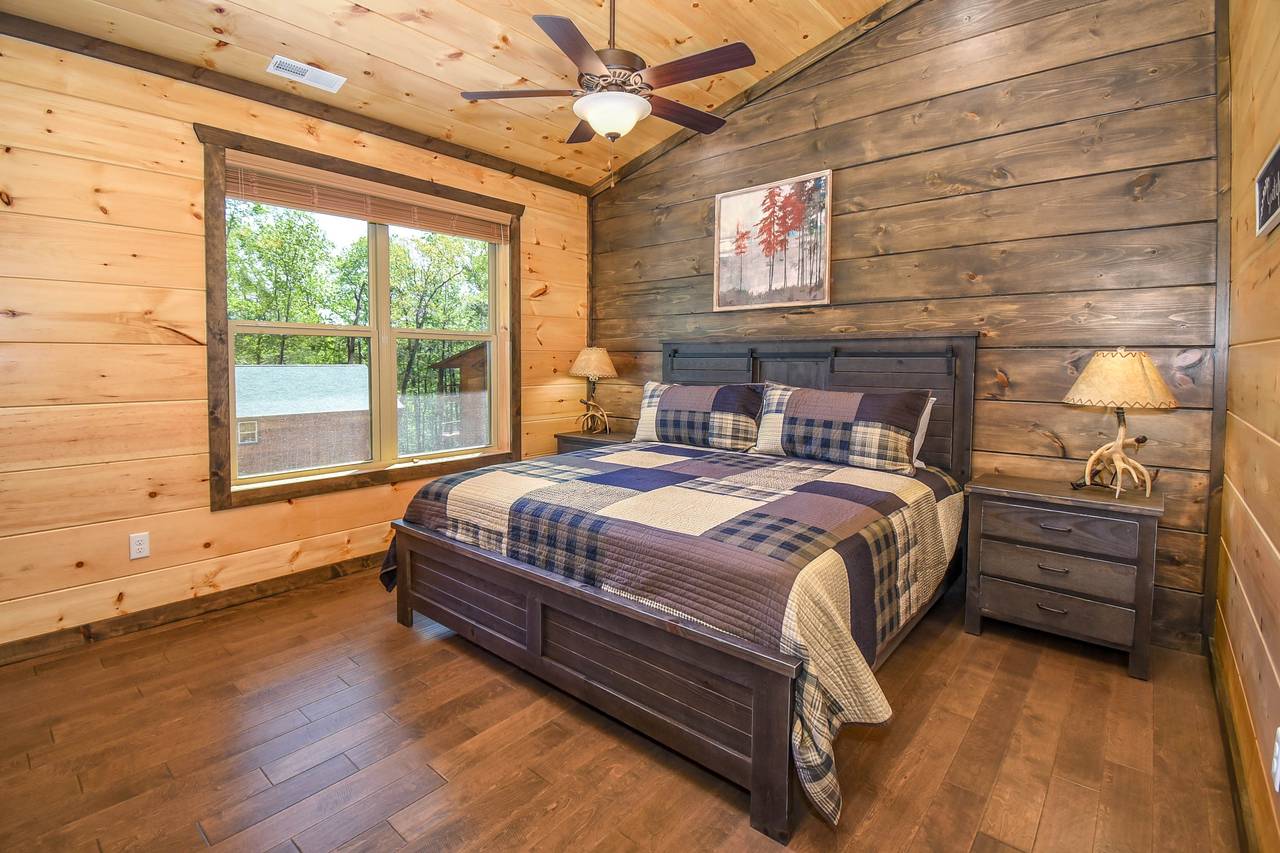 Upper-level king bedroom with private en-suite bath (4) Upper-level king bedroom with private en-suite bath (4)